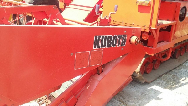 ขายรถเกี่ยวข้าว KUBOTA  AX60