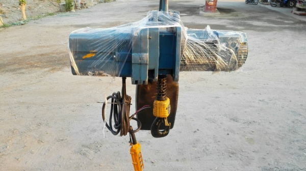 Sell>> รอกโซ่ไฟฟ้า ‪#&lrm;DEMAG‬ Made in Germany ขนาด 1.6 ตัน ไฟ 380V. สภาพ 95\% นางฟ้ามาโปรด รีโมท ตะขอ กล่องโซ่ ใหม่กริ้บ