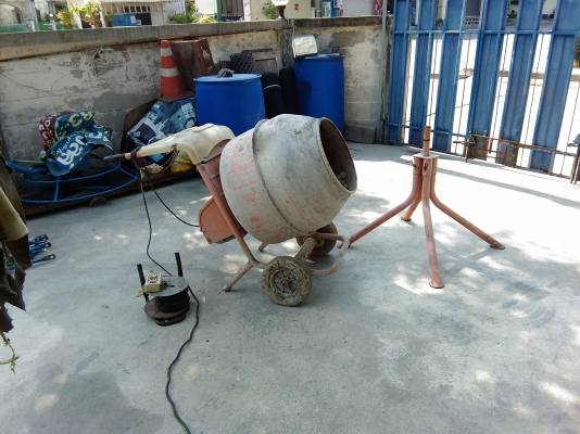 ขายโม่ผสมคอนกรีตมือสองลูกเล็ก 220v พร้อใช้