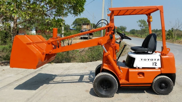 ขายด่วน รถตัก TOYOTA 4SGตัก1.2ตัน1.2คิวยกสูง3เมตรรถนอกนำเข้ายังไม่เคยใช้งานในเมืองไทยเลยรุ่นใหม่