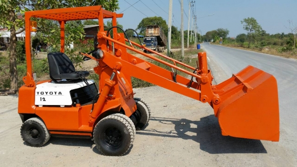 ขายด่วน รถตัก TOYOTA 4SGตัก1.2ตัน1.2คิวยกสูง3เมตรรถนอกนำเข้ายังไม่เคยใช้งานในเมืองไทยเลยรุ่นใหม่