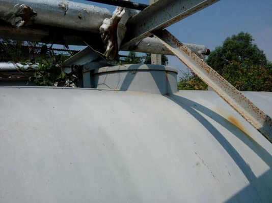 ถังน้ำ สภาพดี ไม่มีผุ ขนาด 5600 ลิตร ด้านในทาสีอีฟ็อกซี่อย่างดี ราคา 35,000