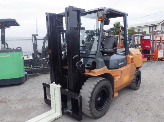 ขายด่วนค่ะ โฟร์คลิฟท์มือสองสภาพ 95-99\%