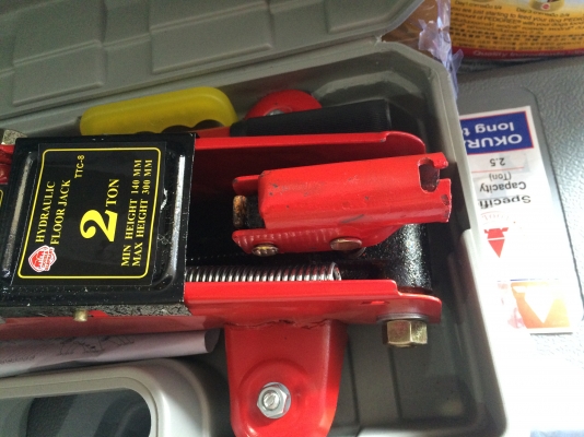 Double Elephantแม่แรงยกรถยนต์2.TON พกพาสะดวก Double Elephantแม่แรงยกรถยนต์2.TON พกพาสะดวก