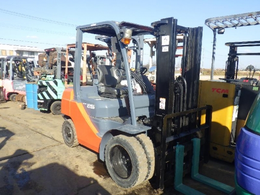 ขายด่วน รถโฟร์คลิฟท์สภาพดี 95-99\%