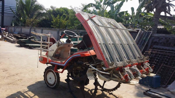 รถดำนานั่งขับ KUBOTA  รุ่น SPA5  เก่าญี่ปุ่น   ดำนา 5 แถว สภาพสวย