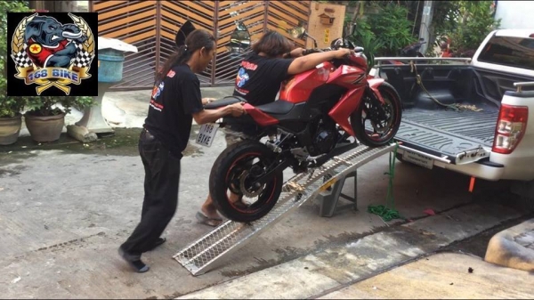 บันไดอลูมิเนียมยกรถใช้สำหรับนำมอเตอร์ไซค์ขึ้นรถกระบะเพียง 2,500บ. ปลีก-ส่ง