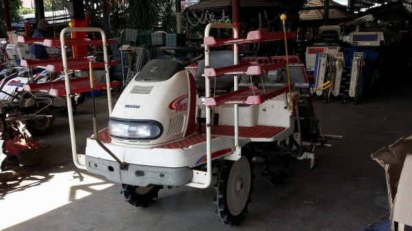 รถดำนานั่งขับ YANMAR รุ่น RR5 เก่าญี่ปุ่น  ดำนา 5 แถว สภาพสวย เครื่องยนต์ติดง่าย สภาพสวย