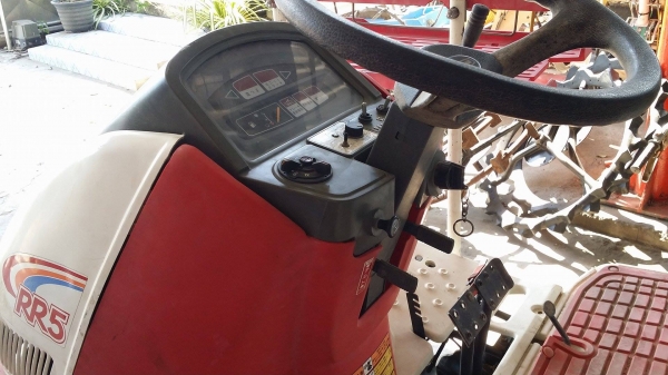 รถดำนานั่งขับ YANMAR รุ่น RR5 เก่าญี่ปุ่น  ดำนา 5 แถว สภาพสวย เครื่องยนต์ติดง่าย สภาพสวย