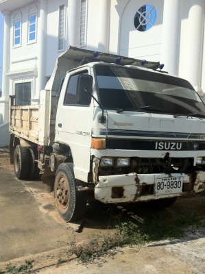 ขายด่วน หกล้อดั้ม ISUZU NRR เครื่อง 175แรง เครื่องดี คัชชีมีตำหนิ เอกสารพร้อมโอน