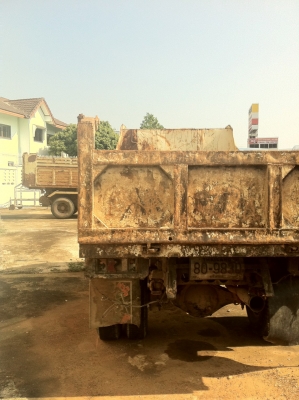 ขายด่วน หกล้อดั้ม ISUZU NRR เครื่อง 175แรง เครื่องดี คัชชีมีตำหนิ เอกสารพร้อมโอน