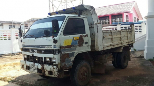 ขายด่วน หกล้อดั้ม ISUZU NRR เครื่อง 175แรง เครื่องดี คัชชีมีตำหนิ เอกสารพร้อมโอน