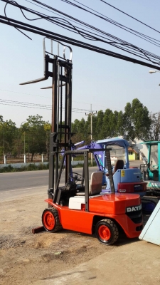 ขาย! รถโฟร์คลิฟ ดัสสัน 3 ตัน เสาสูง 4 เมตร เอกสารอินวอยครบ ทำสีเรียบร้อย พร้อมใช้งานทันที ราคา 280,000 บาท