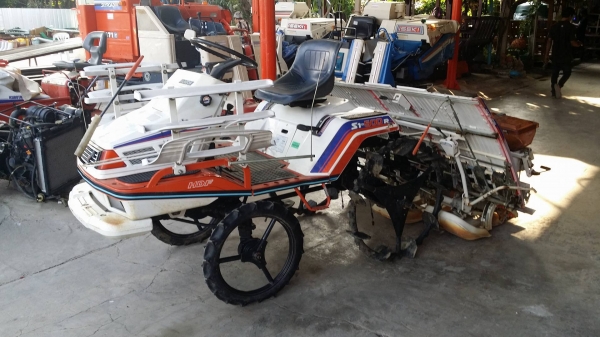 รถปลูกข้าวนั่งขับ KUBOTA รุ่น S1-500R เก่าญี่ปุ่น พร้อมกล่องหยอดปุ๋ยด้านท้าย ดำนา 5 แถว สภาพสวย