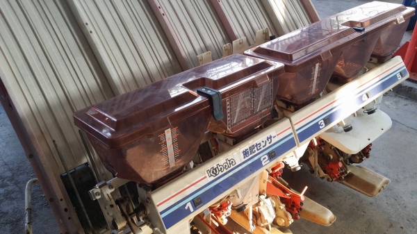 รถปลูกข้าวนั่งขับ KUBOTA รุ่น S1-500R เก่าญี่ปุ่น พร้อมกล่องหยอดปุ๋ยด้านท้าย ดำนา 5 แถว สภาพสวย