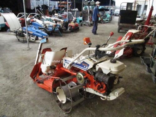 ขาย รถเกี่ยวข้าวเดินตาม KUBOTA HF52S รหัสสินค้า : 80802329 www.nihonmono.com ขาย รถเกี่ยวข้าวเดินตาม KUBOTA HF52S รหัสสินค้า : 80802329 www.nihonmono.com