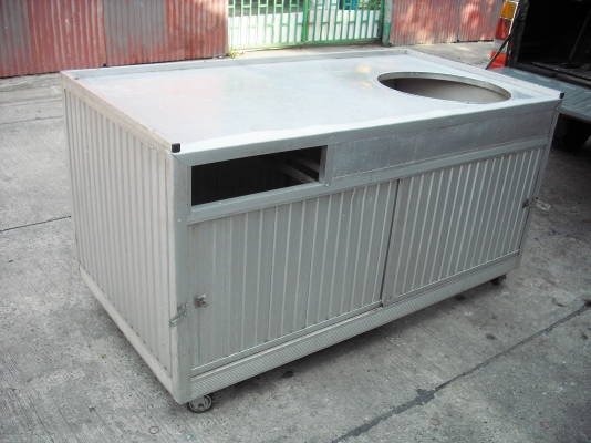 โต๊ะอะลูมิเนียมขายก๋วยเต๋ยว  สภาพสวย