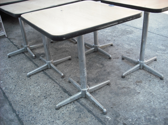 โต๊ะอาหารสำหรับร้านขายอาหาร ยีห้อ INDEX