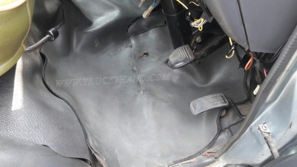 รถตู้  TOYOTA   ปีจดทะเบียน  2540  81 แรงม้า ใช้เชื้อเพลิง LPG สลับเบนซินได้ ทุกอย่างลงเล่มในทะเบียนแล้ว