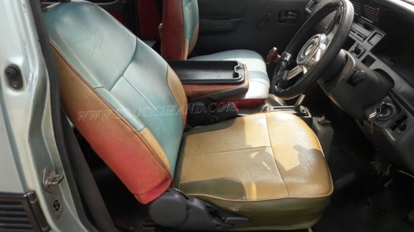 รถตู้  TOYOTA   ปีจดทะเบียน  2540  81 แรงม้า ใช้เชื้อเพลิง LPG สลับเบนซินได้ ทุกอย่างลงเล่มในทะเบียนแล้ว