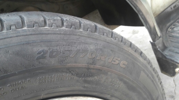 รถตู้  TOYOTA   ปีจดทะเบียน  2540  81 แรงม้า ใช้เชื้อเพลิง LPG สลับเบนซินได้ ทุกอย่างลงเล่มในทะเบียนแล้ว