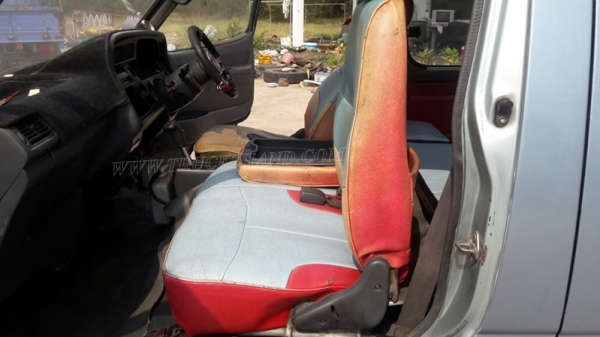 รถตู้  TOYOTA   ปีจดทะเบียน  2540  81 แรงม้า ใช้เชื้อเพลิง LPG สลับเบนซินได้ ทุกอย่างลงเล่มในทะเบียนแล้ว