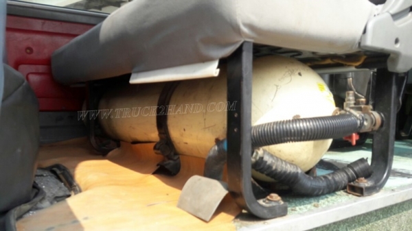 รถตู้  TOYOTA   ปีจดทะเบียน  2540  81 แรงม้า ใช้เชื้อเพลิง LPG สลับเบนซินได้ ทุกอย่างลงเล่มในทะเบียนแล้ว