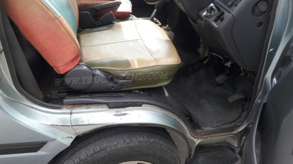 รถตู้  TOYOTA   ปีจดทะเบียน  2540  81 แรงม้า ใช้เชื้อเพลิง LPG สลับเบนซินได้ ทุกอย่างลงเล่มในทะเบียนแล้ว