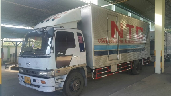 ขายรถ6ล้อ HINO FF 1J ตู้ยาว 7.2เมตร เครื่อง 210 แรง สมอเงินสนใจติดต่อ061-4124275 พีรพงษ์