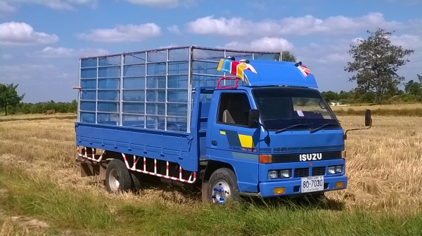 ขายรถบรรทุก6ล้อ อีซูซุ ขอขายใหม่ครับหลุดจอง ลดได้เยอะขายได้ขาย