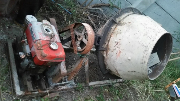 ขาย เครื่องโม่ปูน ผสมปูน ใช้เครื่อง YANMAR 4 PS ดีเชล เก่านอก