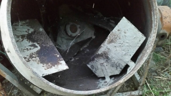 ขาย เครื่องโม่ปูน ผสมปูน ใช้เครื่อง YANMAR 4 PS ดีเชล เก่านอก