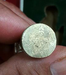 หลวงปู่ทิม วัดละหารไร่ จ.ระยอง ชูชกนำโชค โค๊ตยันต์ 5 สร้างปี 2518 กล่องเดิม