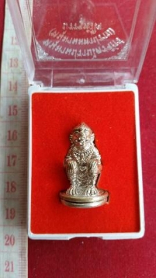 หลวงปู่ทิม วัดละหารไร่ จ.ระยอง หนุมานปราบไตรจักร มีโค๊ต  กล่องเดิม