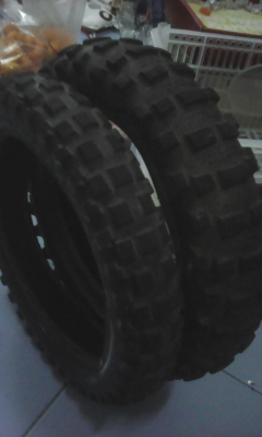 2.50-10 และ 80/100-10 ยางมอเตอร์ไซด์เล็ก IRC MOTOCROSS IX KIDS มี 2 เส้น tel.081-427-3941 ไอดีไลน์ autobot107