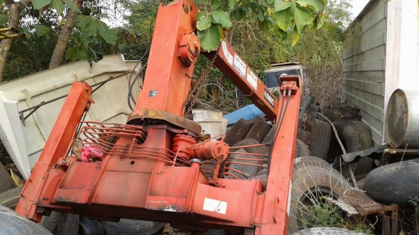 ขาย เครนUNIC 3 ตัน 3ปอก2ชัก ขาสูง พร้อมปั้ม สภาพดี