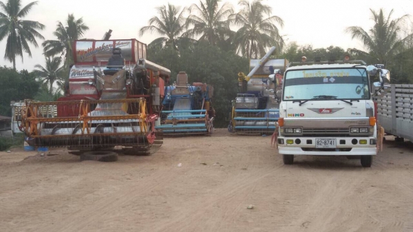 ขาย370.000 รถเกี่ยวอุ้ม 2.2ตัน เครื่องฮีโน่ 205แรง โซ่ใหม่ใบแบคโคร สภาพดีพร้อมใช้งาน ขาย370.000 รถเกี่ยวอุ้ม 2.2ตัน เครื่องฮีโน่ 205แรง โซ่ใหม่ใบแบคโคร สภาพดีพร้อมใช้งาน