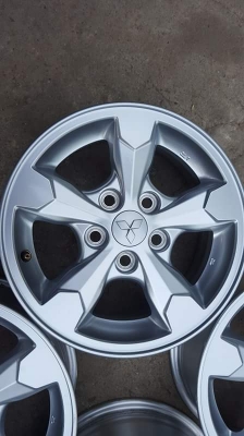 ขายล้อแม็กมิตซูไทรทันขอบ 15 4 วง ราคา 4,500 บาท
