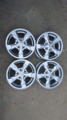 ขายล้อแม็กมิตซูไทรทันขอบ 15 4 วง ราคา 4,500 บาท