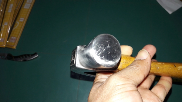 ขายค้อนงานเก่าด้ามไม้สวยขนาด16ออน ตีตราที่หัวค้อนสวยMade in Taiwan. ขายค้อนงานเก่าด้ามไม้สวยขนาด16ออน ตีตราที่หัวค้อนสวยMade in Taiwan.