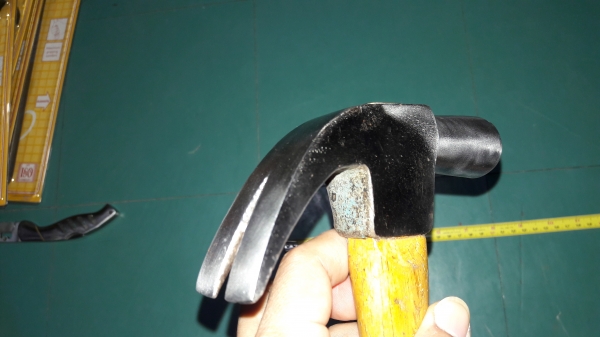 ขายค้อนงานเก่าด้ามไม้สวยขนาด16ออน ตีตราที่หัวค้อนสวยMade in Taiwan. ขายค้อนงานเก่าด้ามไม้สวยขนาด16ออน ตีตราที่หัวค้อนสวยMade in Taiwan.