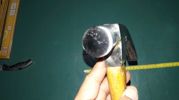 ขายค้อนงานเก่าด้ามไม้สวยขนาด16ออน ตีตราที่หัวค้อนสวยMade in Taiwan. ขายค้อนงานเก่าด้ามไม้สวยขนาด16ออน ตีตราที่หัวค้อนสวยMade in Taiwan.