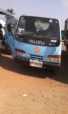 6ล้อ อีซูซุ NKR 110แรง หัวการ์ตูน รถห้างปี 38 เครื่องอ่อน คัสซีใช้ได้ ภายในสวย ทะเบียนเต็ม พร้อมชุดโอน