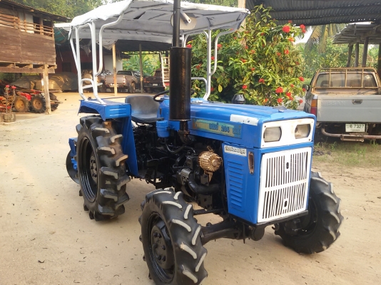 ขายรถไถแช้มป์304 เครื่องสองสูบ สวยๆ พร้อมไช้งาน  มีผาน6หนึ่งอันขายใน 65000บาท  รถอยู่วังบัว คลองขลุง กำแพงเพชร    สนใจสอบุถามได้ที่081 3655997 อำพร  พาเจริญ  ราคาต่อรองได้อีกนะครับ