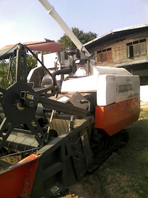 ขายรถเกี่ยวข้าว KUBOTA DC95 พร้อมเทรลเลอร์ลากจูง ใช้งานน้อย พร้อมใช้งาน ราคา490,000 สนใจโทร 090-8588220คุณนะ 093-3258446คุณบิว หรือเข้าดูสินค้าอื่นๆได้ที่ www.truck.in.th/498 หรือเพจFacebook ณรงค์ ซื้อขายรถมือสอง (เว็บไซต์ส่วนตัว) หรือFacebook คุณนะ รถบรร