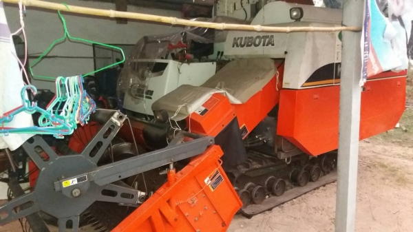 ขายรถเกี่ยวข้าว DC 60 PLUS  ใหญ่ปี 55  พร้อมเทลเลอร์  สภาพดีมากครับ  16xx ชั่วโมง   ตัวถังงาม  แทรกสวยช่วงล่างดี  เครื่องยนต์ดีเยี่ยมครับ  โทร 080-5532793  , 095-1685851