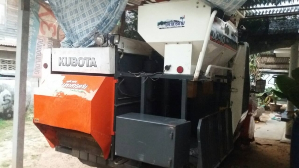 ขายรถเกี่ยวข้าว DC 60 PLUS  ใหญ่ปี 55  พร้อมเทลเลอร์  สภาพดีมากครับ  16xx ชั่วโมง   ตัวถังงาม  แทรกสวยช่วงล่างดี  เครื่องยนต์ดีเยี่ยมครับ  โทร 080-5532793  , 095-1685851