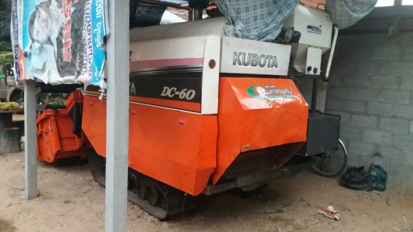 ขายรถเกี่ยวข้าว DC 60 PLUS  ใหญ่ปี 55  พร้อมเทลเลอร์  สภาพดีมากครับ  16xx ชั่วโมง   ตัวถังงาม  แทรกสวยช่วงล่างดี  เครื่องยนต์ดีเยี่ยมครับ  โทร 080-5532793  , 095-1685851