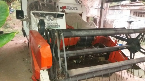 ขายรถเกี่ยวข้าว DC 60 PLUS  ใหญ่ปี 55  พร้อมเทลเลอร์  สภาพดีมากครับ  16xx ชั่วโมง   ตัวถังงาม  แทรกสวยช่วงล่างดี  เครื่องยนต์ดีเยี่ยมครับ  โทร 080-5532793  , 095-1685851