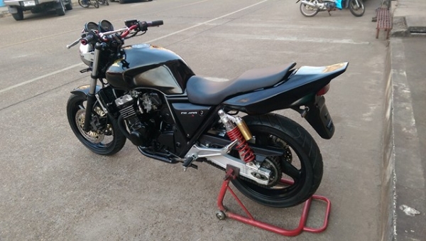 ขายคับ HONDA CB400 ปี93 สีสวย ท้ายแต่ง ท่อแต่งshotgun แฮนด์บาร์ ไฟเลี้ยวแต่ง อินวอยส์ สรรพสามิตร ราคา 57500 บาท ส่งได้ทั่วไทยคับ สนใจติดต่อ 081-0578282 FACEBOOK ชาญณรงค์ ป๊อป ชัยอมฤต ไอดีไลน์ POPBIGBIKESAKON คับ สนใจรถสวย ถูก ดี ต้อง POP BIGBIKE SAKONNAKH